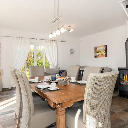 Haus Storchennest * Dranske